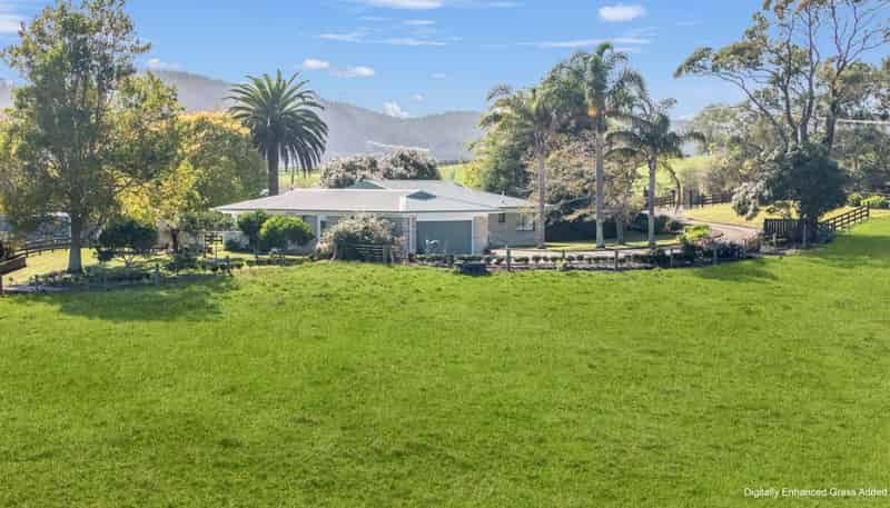 62 McWatts Rd, Waitakaruru