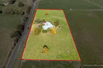 62 McWatts Rd, Waitakaruru