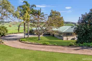 62 McWatts Rd, Waitakaruru