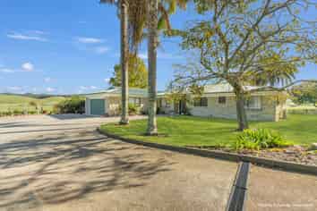 62 McWatts Rd, Waitakaruru