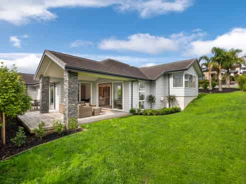 4 Colonial Drive, Silverdale