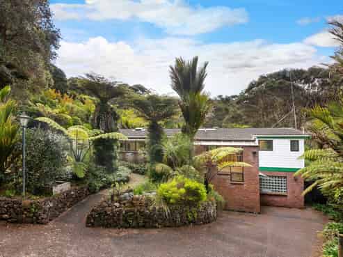 24D Sylvan Valley Avenue, Titirangi