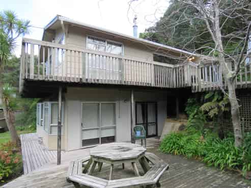 8 Barron Lane, Whananaki