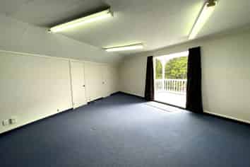 First floor office with balcony