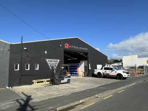 Excellent Warehouse Space with Parks