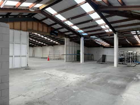 Reduced! Excellent Warehouse Space with Parks!