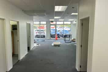 Versatile Retail/Office Near Botany Town Centre