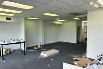 Versatile Retail/Office Near Botany Town Centre