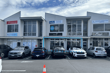 Versatile Retail/Office Near Botany Town Centre