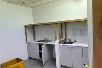 Versatile Retail/Office Near Botany Town Centre