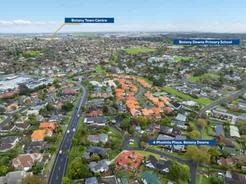 4 Photinia Place, Botany Downs