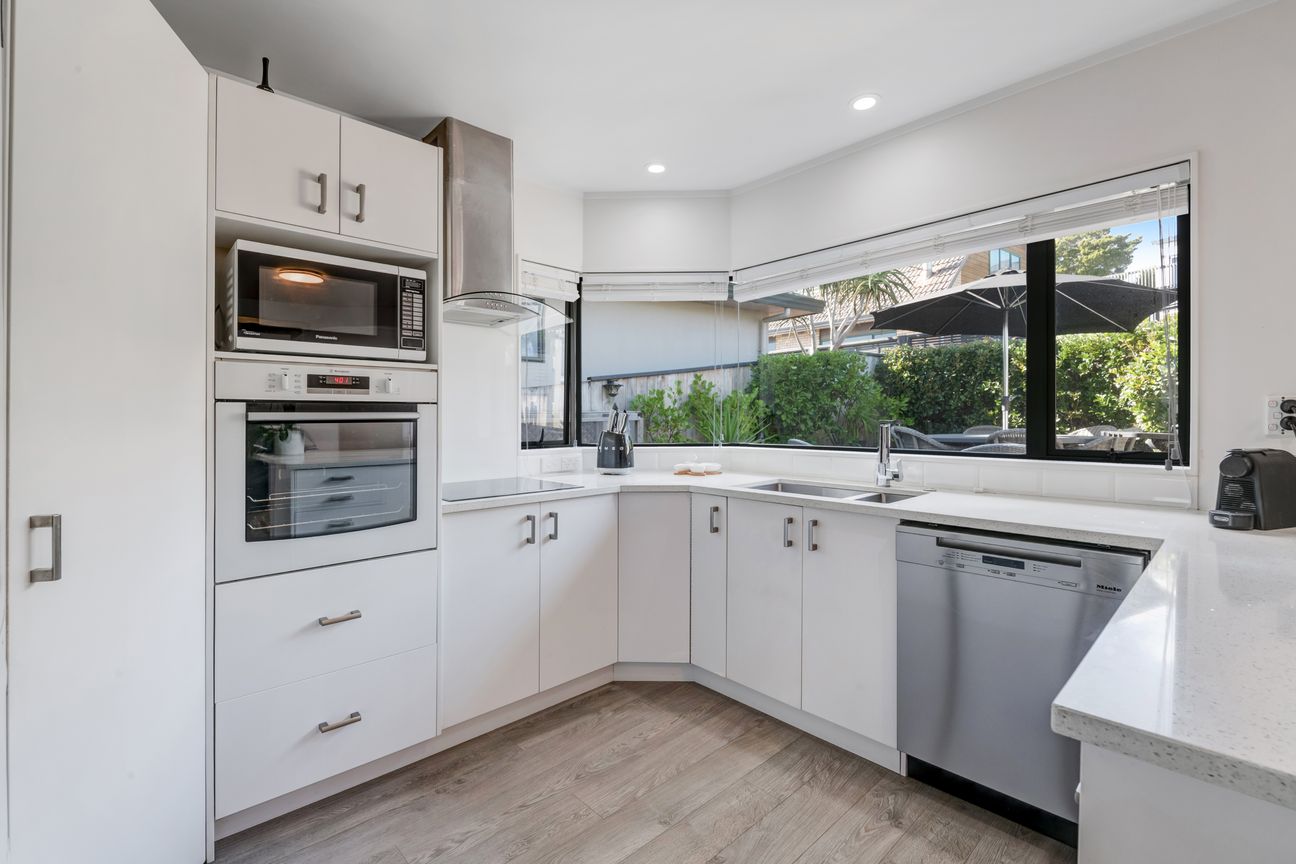 A Smart Start In A Prime Coastal Spot - Vista 2