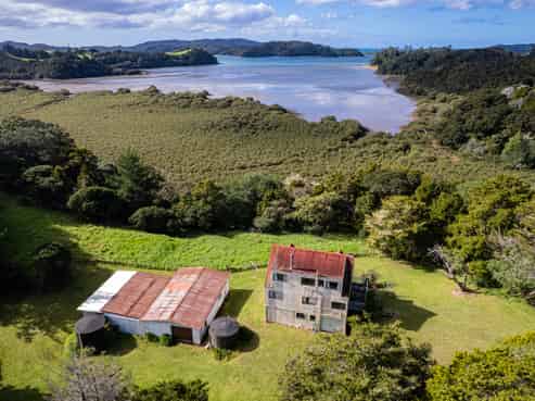 3118 Russell Road, Hikurangi