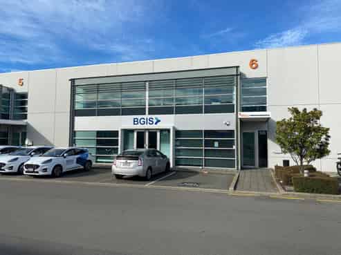 Modern ground floor office or showroom