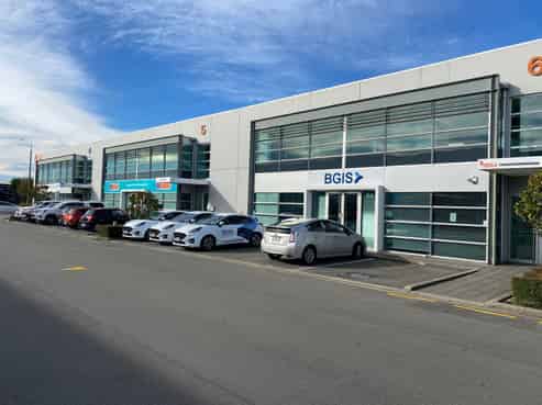 Modern ground floor office or showroom