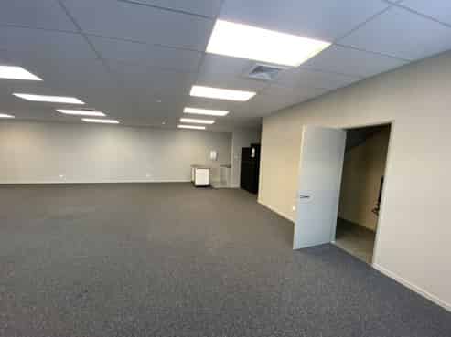 Modern ground floor office or showroom