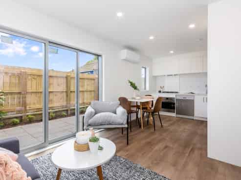 2/12 Mana Avenue, Titahi Bay