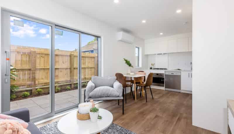 2/12 Mana Avenue, Titahi Bay