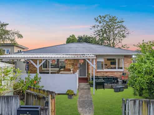 74 Weymouth Road, Manurewa