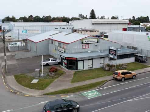 Thriving Roofing Business with Freehold Option
