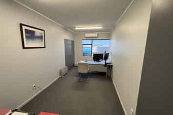 Elevated Corner Office – Central Ōtaki