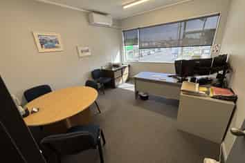 Elevated Corner Office – Central Ōtaki