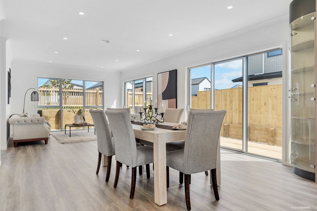 Pristine Modern Coastal Bliss with Sea Views - Aanzicht 3