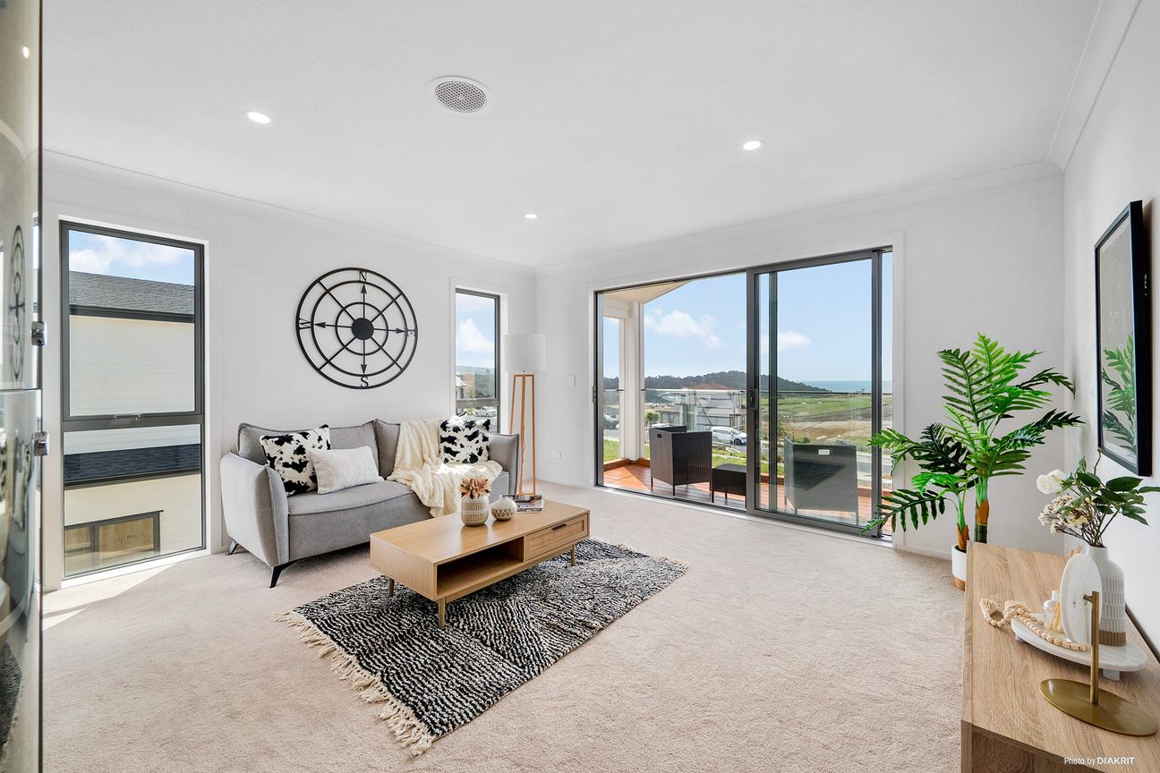 Pristine Modern Coastal Bliss with Sea Views - Aanzicht 5