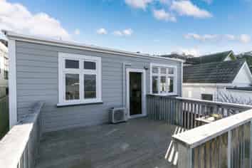 91B Queens Drive, Lyall Bay