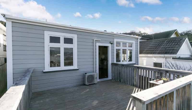 91B Queens Drive, Lyall Bay