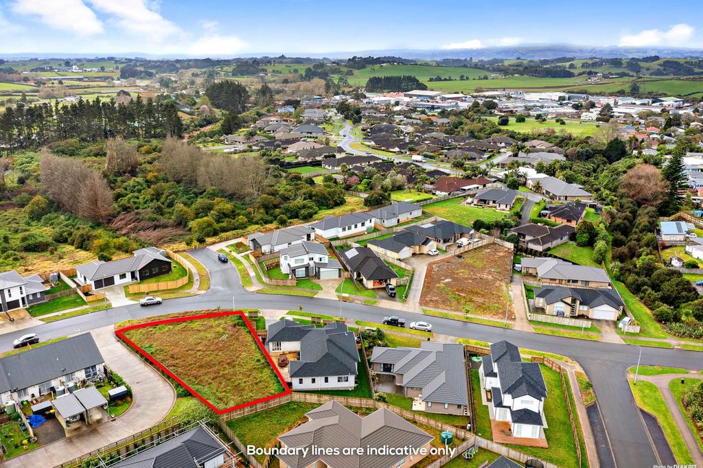 TAKE THIS OPPORTUNITY TO BUILD YOUR DREAM HOME! 4