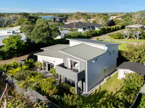 35 WAIONE AVENUE, Athenree