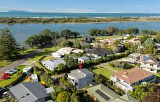35 WAIONE AVENUE, Athenree