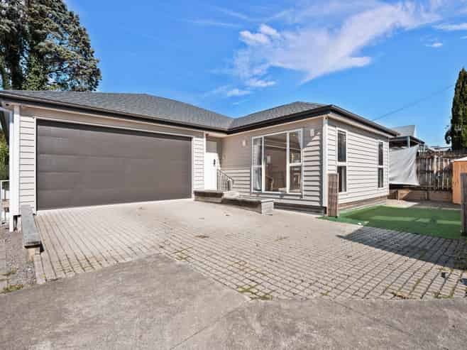 25A Larnoch Road, Henderson