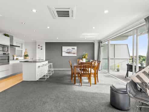 2/898 Papamoa Beach Road, Papamoa