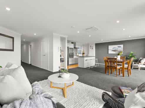 2/898 Papamoa Beach Road, Papamoa