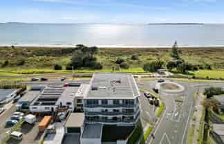 2/898 Papamoa Beach Road, Papamoa