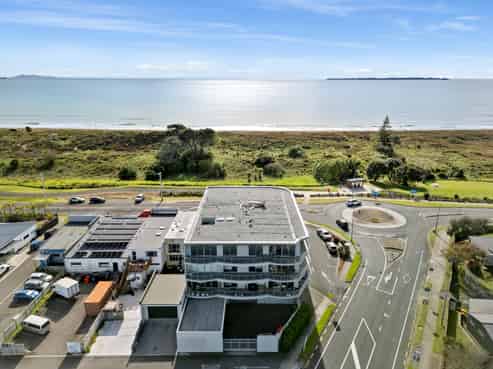 2/898 Papamoa Beach Road, Papamoa