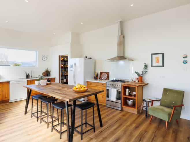 2114 State Highway 56, Longburn