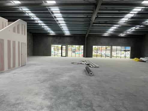 Efficient Warehouse in Top Location