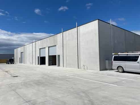 Efficient Warehouse in Top Location