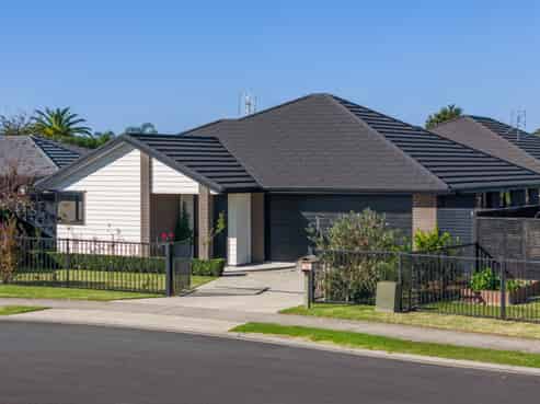 16 Eastbank Drive, Katikati
