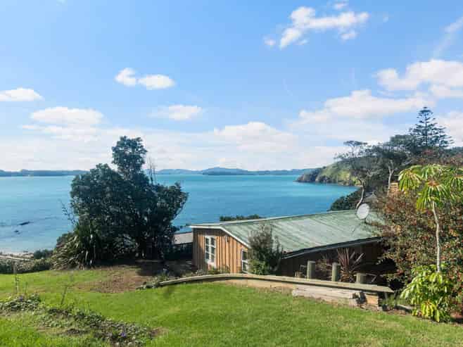 4 Queens View Road, Russell