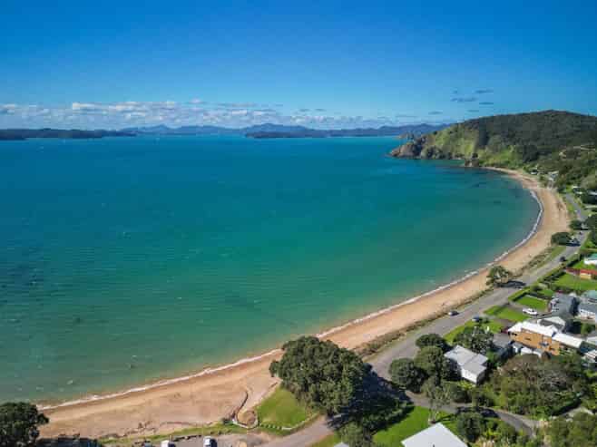 4 Queens View Road, Russell