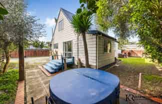 2/100 Beach Road, Pahurehure