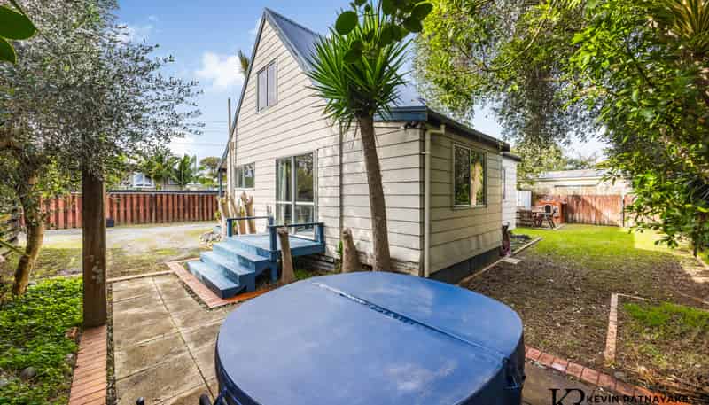 2/100 Beach Road, Pahurehure
