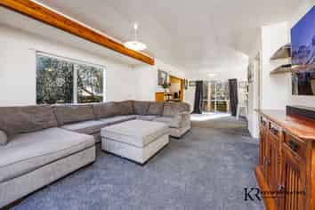 2/100 Beach Road, Pahurehure