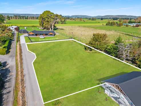 469B High Street South, Carterton