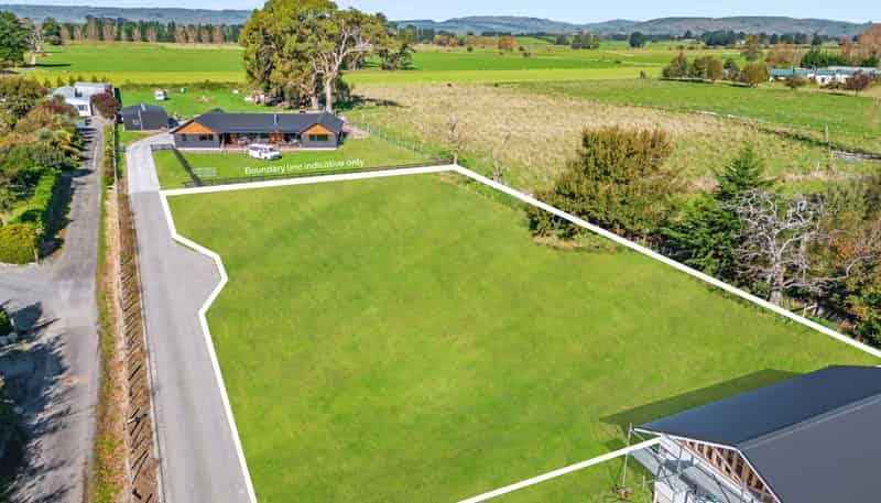 469B High Street South, Carterton