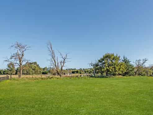 469B High Street South, Carterton